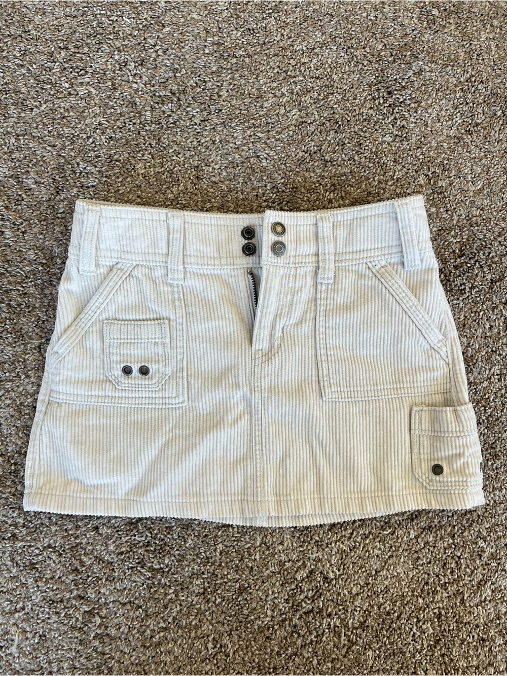 Old Navy Cream Corduroy Skirt with Front and back Pockets. Never worn